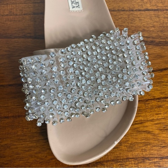 Badgley Mischka
Horton Embellished Satin Slide Sandals SIZE:8 - Picture 14 of 16